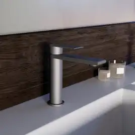 Смеситель для раковины Vincea Vogue (SS) VBF-2VS1GM однорычажный, вороненая сталь