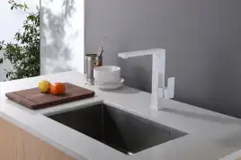 Смеситель для кухни Abber Daheim AF8214W поворотный излив, Белый