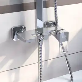 Душевая система IDDIS Bild BILSB1Fi06 для ванны с изливом цвет, Глянцевый хром