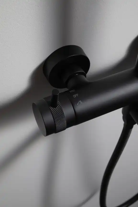 Душевая система Allen Brau Priority 5.31A10-31 для ванны с изливом, верхний и ручной душ, Черный матовый фото 5