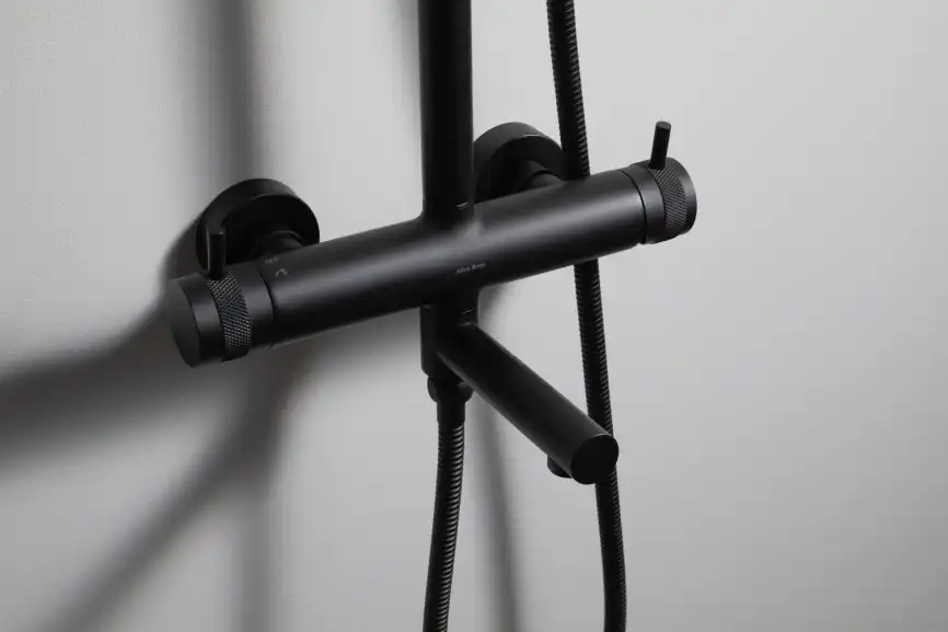 Душевая система Allen Brau Priority 5.31A10-31 для ванны с изливом, верхний и ручной душ, Черный матовый фото 4